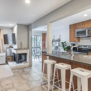  Apartment Updated Whistler Creek Studio With Parking
