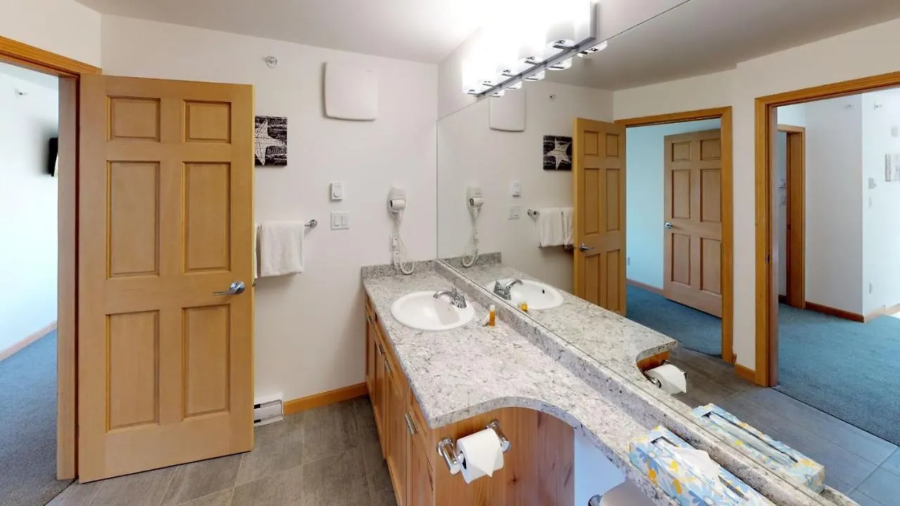 Stoney Creek- Lagoons By Whistler Premier Apartment