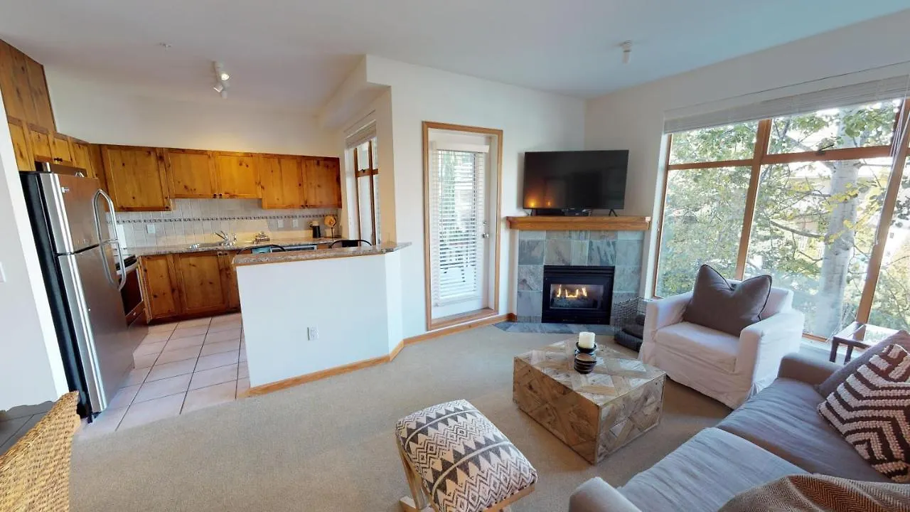 Stoney Creek- Lagoons By Whistler Premier Apartment